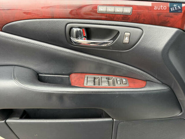 Белый Лексус ЛС, объемом двигателя 4.6 л и пробегом 142 тыс. км за 15900 $, фото 5 на Automoto.ua