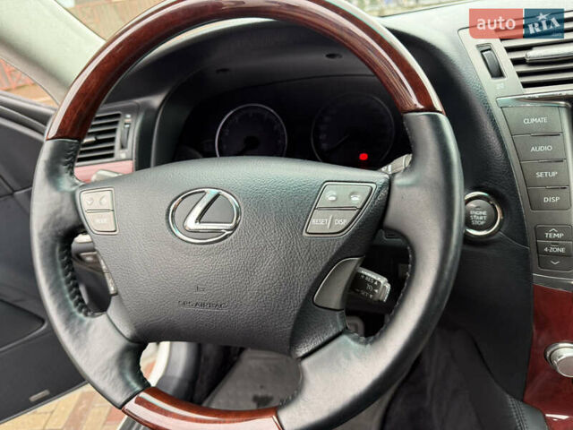 Белый Лексус ЛС, объемом двигателя 4.6 л и пробегом 142 тыс. км за 16300 $, фото 6 на Automoto.ua