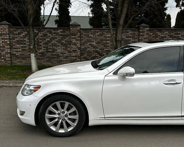 Белый Лексус ЛС, объемом двигателя 4.61 л и пробегом 173 тыс. км за 12999 $, фото 3 на Automoto.ua