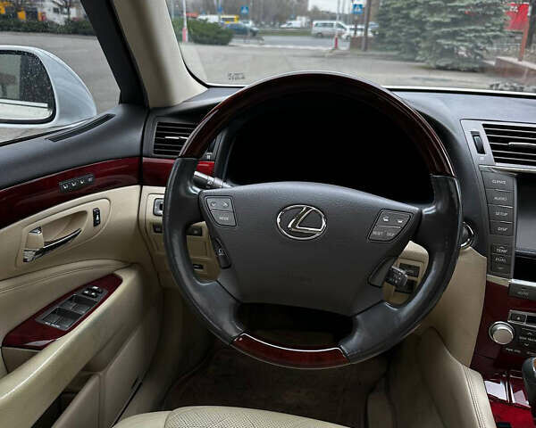 Білий Лексус ЛС, об'ємом двигуна 4.61 л та пробігом 173 тис. км за 13999 $, фото 31 на Automoto.ua
