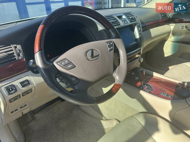 Белый Лексус ЛС, объемом двигателя 4.61 л и пробегом 173 тыс. км за 16500 $, фото 16 на Automoto.ua