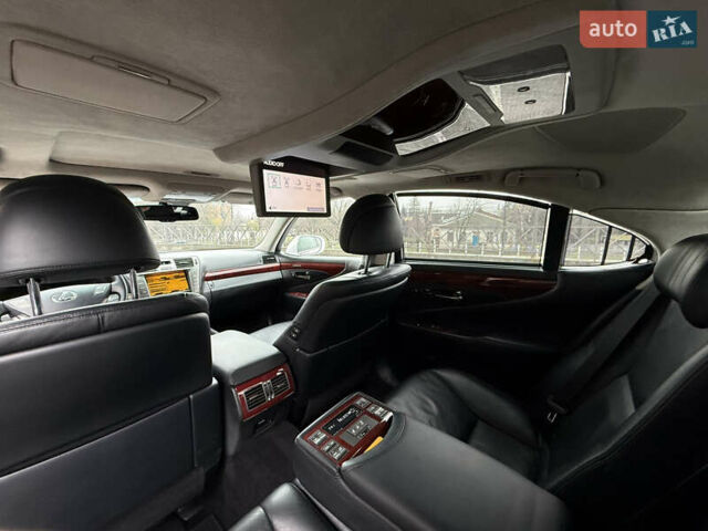 Белый Лексус ЛС, объемом двигателя 4.6 л и пробегом 142 тыс. км за 15900 $, фото 1 на Automoto.ua