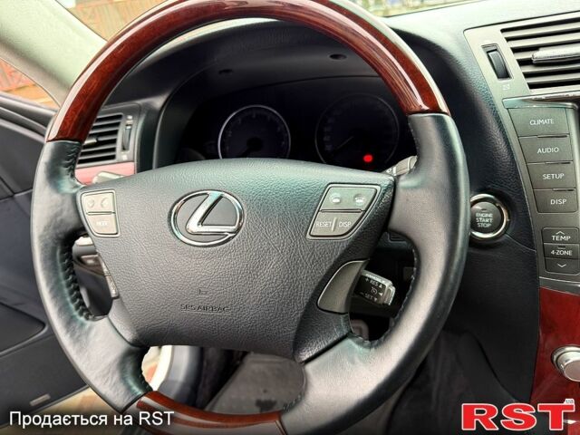 Белый Лексус ЛС, объемом двигателя 4.6 л и пробегом 141 тыс. км за 16500 $, фото 3 на Automoto.ua