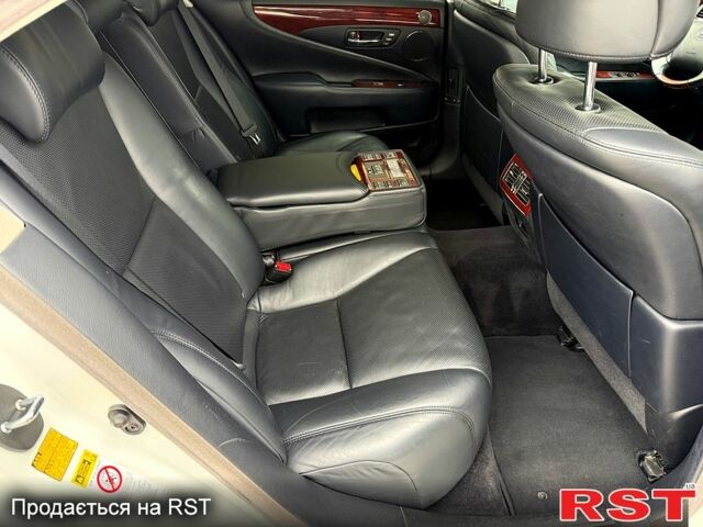 Белый Лексус ЛС, объемом двигателя 4.6 л и пробегом 141 тыс. км за 16500 $, фото 5 на Automoto.ua