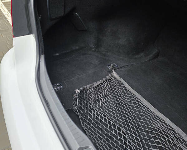 Белый Лексус ЛС, объемом двигателя 4.6 л и пробегом 111 тыс. км за 28000 $, фото 4 на Automoto.ua