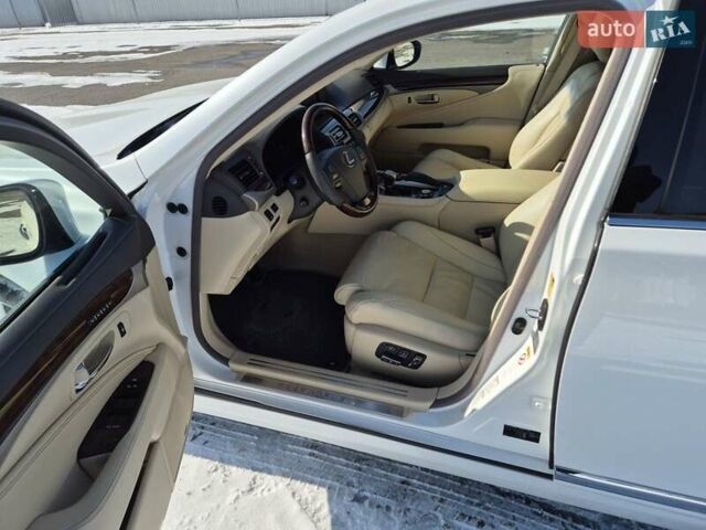 Белый Лексус ЛС, объемом двигателя 4.61 л и пробегом 132 тыс. км за 29999 $, фото 25 на Automoto.ua