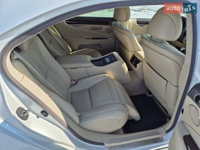 Белый Лексус ЛС, объемом двигателя 4.61 л и пробегом 132 тыс. км за 29999 $, фото 13 на Automoto.ua