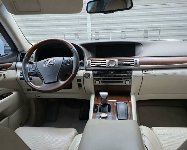 Белый Лексус ЛС, объемом двигателя 4.6 л и пробегом 111 тыс. км за 28000 $, фото 6 на Automoto.ua