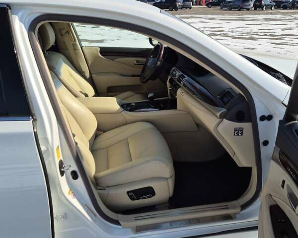 Белый Лексус ЛС, объемом двигателя 4.61 л и пробегом 132 тыс. км за 29999 $, фото 11 на Automoto.ua