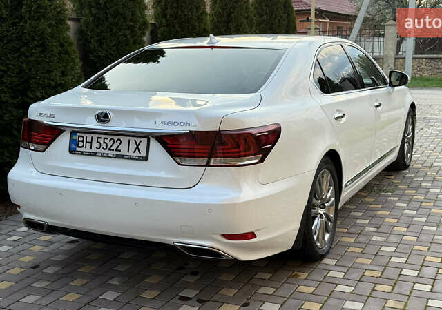 Белый Лексус ЛС, объемом двигателя 4.97 л и пробегом 203 тыс. км за 28700 $, фото 3 на Automoto.ua