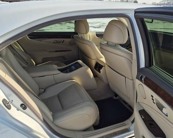 Белый Лексус ЛС, объемом двигателя 4.61 л и пробегом 132 тыс. км за 29999 $, фото 12 на Automoto.ua