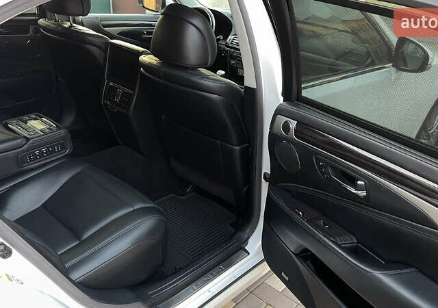 Белый Лексус ЛС, объемом двигателя 4.97 л и пробегом 203 тыс. км за 28700 $, фото 4 на Automoto.ua