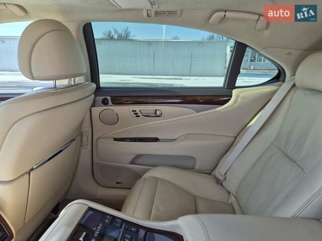 Белый Лексус ЛС, объемом двигателя 4.61 л и пробегом 132 тыс. км за 29999 $, фото 24 на Automoto.ua