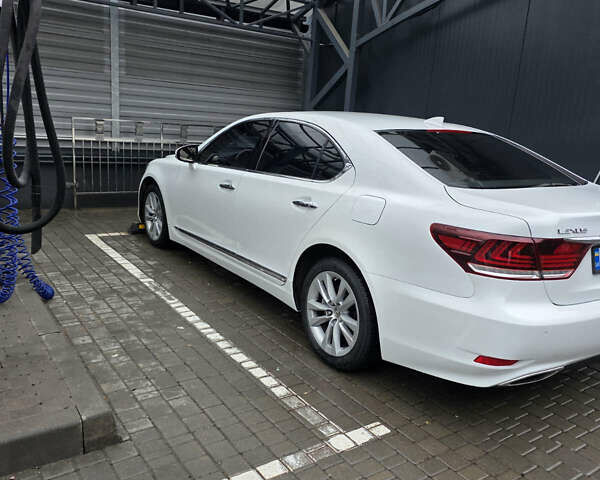 Белый Лексус ЛС, объемом двигателя 4.6 л и пробегом 111 тыс. км за 28000 $, фото 3 на Automoto.ua