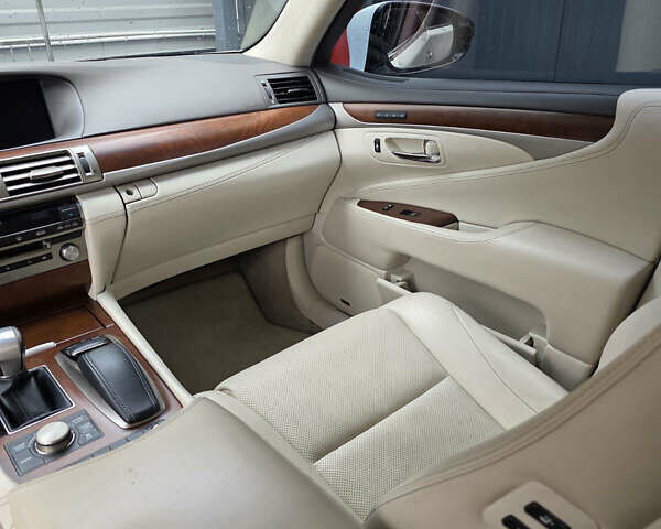 Белый Лексус ЛС, объемом двигателя 4.6 л и пробегом 111 тыс. км за 28000 $, фото 7 на Automoto.ua