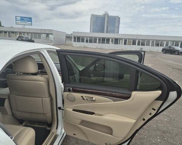 Белый Лексус ЛС, объемом двигателя 4.61 л и пробегом 132 тыс. км за 29999 $, фото 17 на Automoto.ua