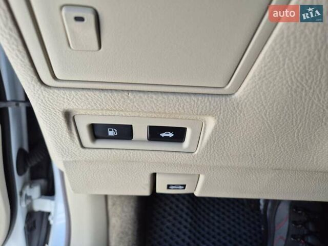 Белый Лексус ЛС, объемом двигателя 4.61 л и пробегом 132 тыс. км за 29999 $, фото 31 на Automoto.ua