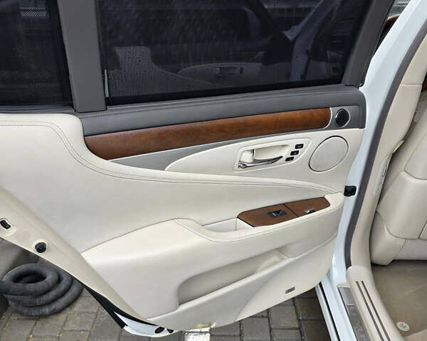 Белый Лексус ЛС, объемом двигателя 4.6 л и пробегом 111 тыс. км за 28000 $, фото 18 на Automoto.ua