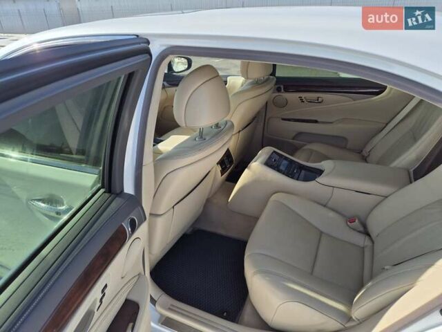 Белый Лексус ЛС, объемом двигателя 4.61 л и пробегом 132 тыс. км за 29999 $, фото 22 на Automoto.ua