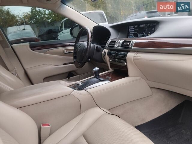Білий Лексус ЛС, об'ємом двигуна 4.61 л та пробігом 238 тис. км за 22500 $, фото 9 на Automoto.ua