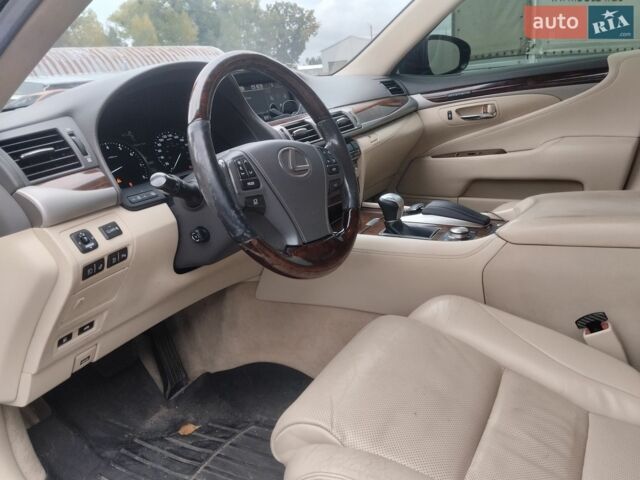 Белый Лексус ЛС, объемом двигателя 4.61 л и пробегом 238 тыс. км за 22500 $, фото 13 на Automoto.ua