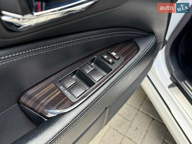 Белый Лексус ЛС, объемом двигателя 4.61 л и пробегом 169 тыс. км за 22490 $, фото 14 на Automoto.ua