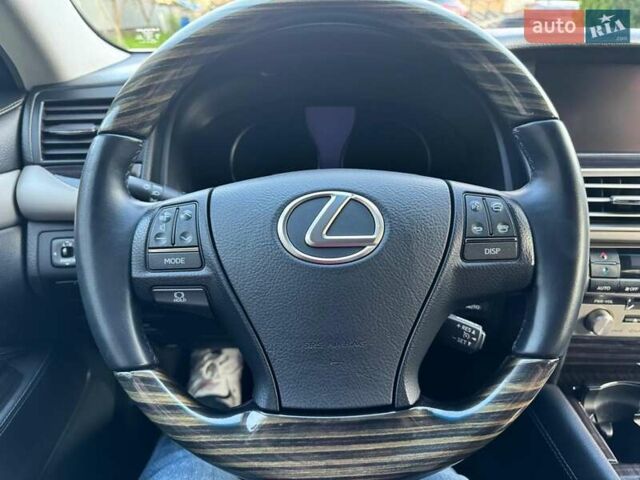 Белый Лексус ЛС, объемом двигателя 4.61 л и пробегом 170 тыс. км за 23000 $, фото 16 на Automoto.ua