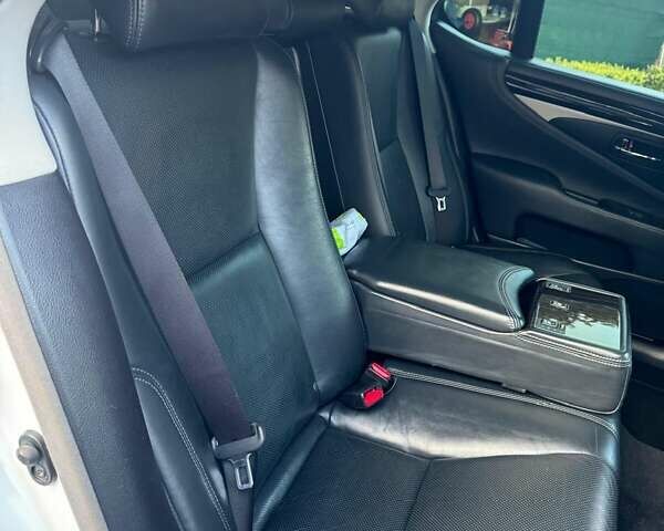 Белый Лексус ЛС, объемом двигателя 4.61 л и пробегом 170 тыс. км за 23000 $, фото 26 на Automoto.ua
