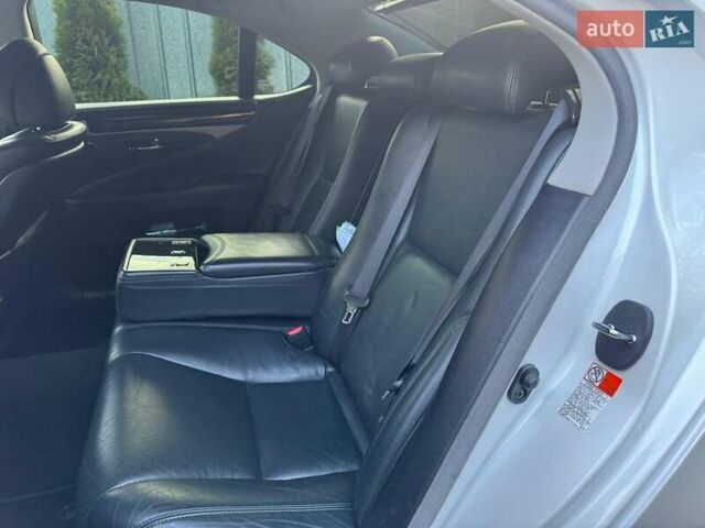 Белый Лексус ЛС, объемом двигателя 4.61 л и пробегом 170 тыс. км за 23000 $, фото 21 на Automoto.ua