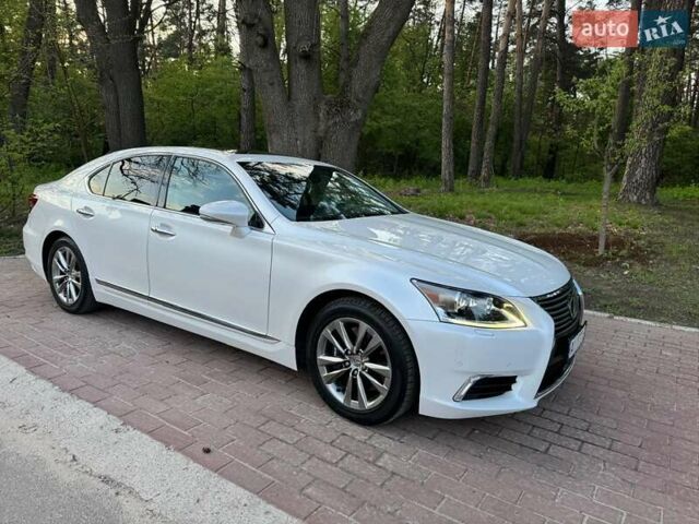 Белый Лексус ЛС, объемом двигателя 4.61 л и пробегом 170 тыс. км за 23000 $, фото 2 на Automoto.ua