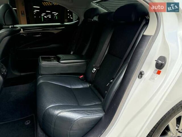 Белый Лексус ЛС, объемом двигателя 4.61 л и пробегом 170 тыс. км за 23990 $, фото 7 на Automoto.ua