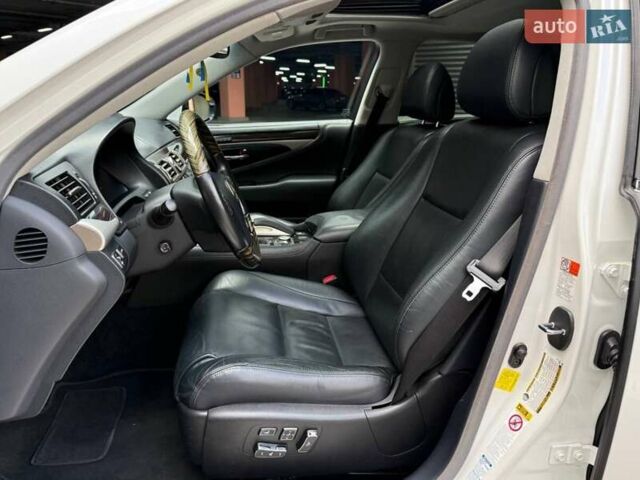 Белый Лексус ЛС, объемом двигателя 4.61 л и пробегом 170 тыс. км за 23990 $, фото 6 на Automoto.ua