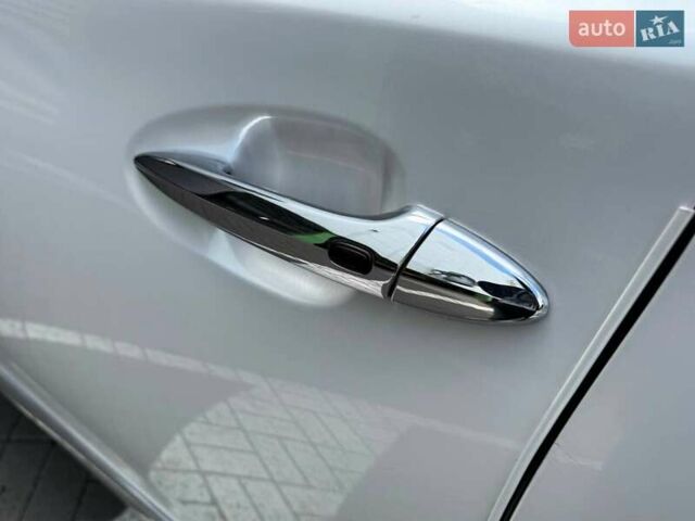 Белый Лексус ЛС, объемом двигателя 4.61 л и пробегом 169 тыс. км за 22490 $, фото 12 на Automoto.ua