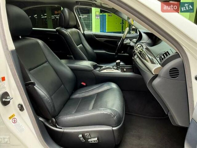 Белый Лексус ЛС, объемом двигателя 4.61 л и пробегом 170 тыс. км за 23990 $, фото 10 на Automoto.ua
