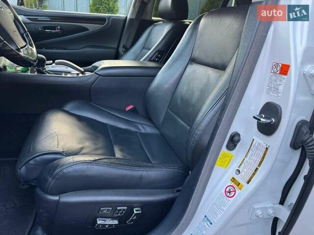 Белый Лексус ЛС, объемом двигателя 4.61 л и пробегом 170 тыс. км за 23000 $, фото 24 на Automoto.ua