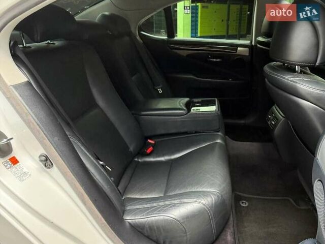 Белый Лексус ЛС, объемом двигателя 4.61 л и пробегом 169 тыс. км за 22490 $, фото 9 на Automoto.ua