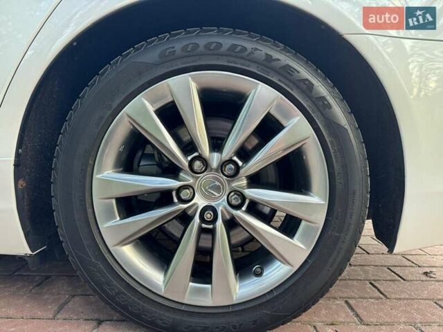 Белый Лексус ЛС, объемом двигателя 4.61 л и пробегом 170 тыс. км за 23000 $, фото 6 на Automoto.ua