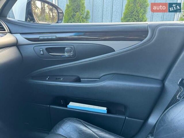 Белый Лексус ЛС, объемом двигателя 4.61 л и пробегом 170 тыс. км за 23000 $, фото 14 на Automoto.ua