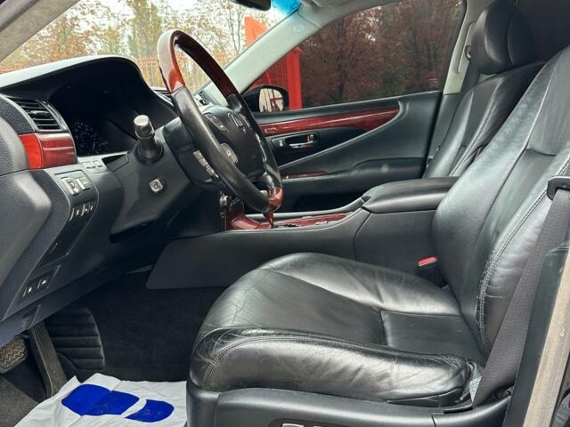 Черный Лексус ЛС, объемом двигателя 4.6 л и пробегом 287 тыс. км за 12990 $, фото 8 на Automoto.ua