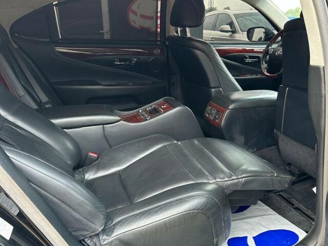 Черный Лексус ЛС, объемом двигателя 4.6 л и пробегом 287 тыс. км за 12990 $, фото 21 на Automoto.ua
