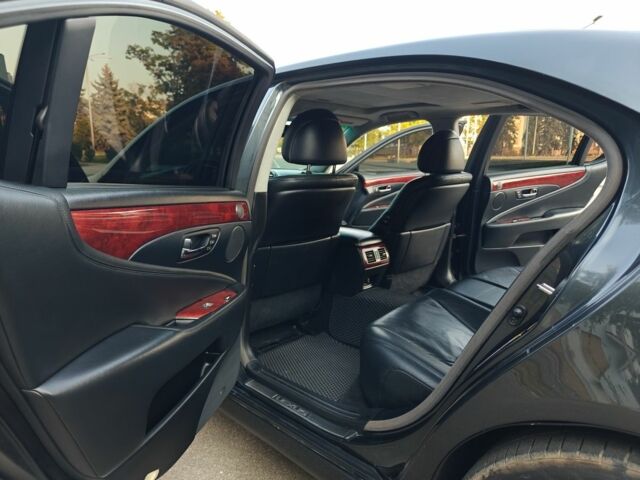 Чорний Лексус ЛС, об'ємом двигуна 4.6 л та пробігом 200 тис. км за 10000 $, фото 7 на Automoto.ua