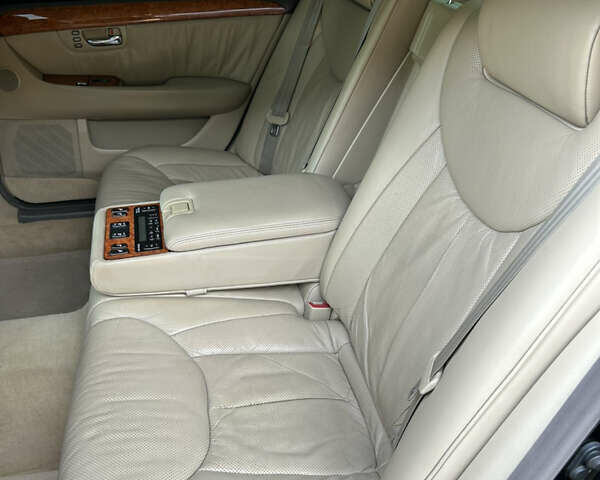 Черный Лексус ЛС, объемом двигателя 4.29 л и пробегом 335 тыс. км за 8899 $, фото 30 на Automoto.ua