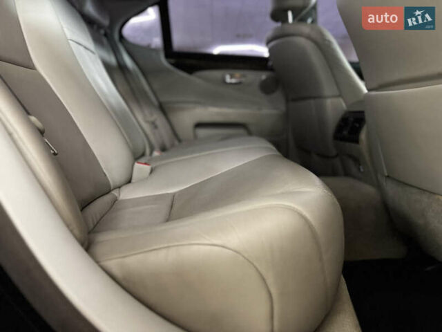 Черный Лексус ЛС, объемом двигателя 4.61 л и пробегом 226 тыс. км за 10999 $, фото 18 на Automoto.ua