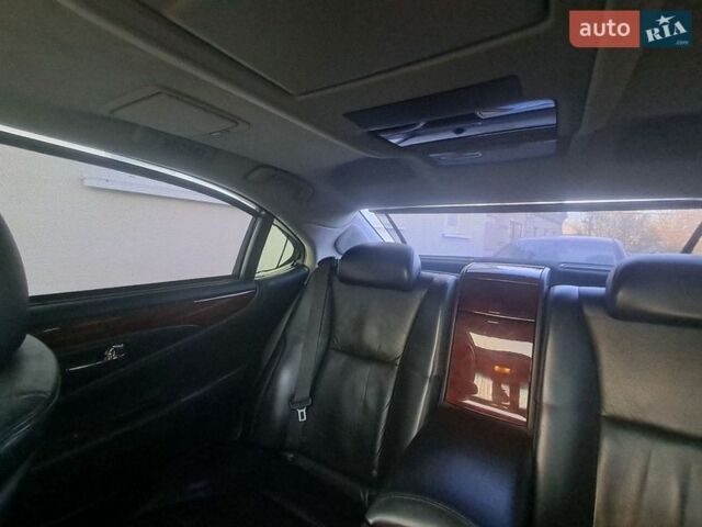 Черный Лексус ЛС, объемом двигателя 4.61 л и пробегом 220 тыс. км за 16000 $, фото 25 на Automoto.ua