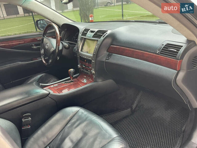 Черный Лексус ЛС, объемом двигателя 4.61 л и пробегом 355 тыс. км за 9400 $, фото 18 на Automoto.ua