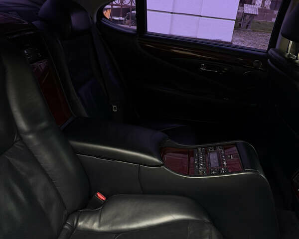 Черный Лексус ЛС, объемом двигателя 4.61 л и пробегом 200 тыс. км за 10900 $, фото 13 на Automoto.ua