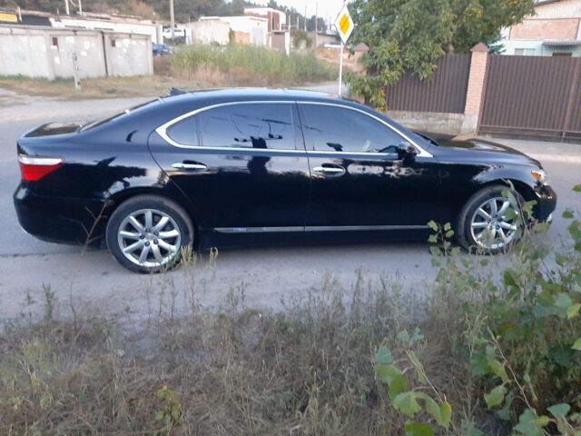 Черный Лексус ЛС, объемом двигателя 5 л и пробегом 229 тыс. км за 10500 $, фото 13 на Automoto.ua