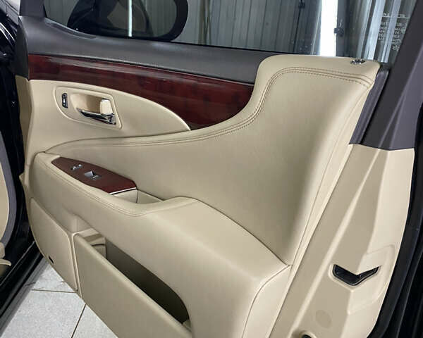 Черный Лексус ЛС, объемом двигателя 4.6 л и пробегом 270 тыс. км за 12500 $, фото 1 на Automoto.ua