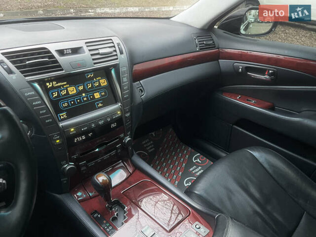 Черный Лексус ЛС, объемом двигателя 4.61 л и пробегом 235 тыс. км за 11999 $, фото 39 на Automoto.ua