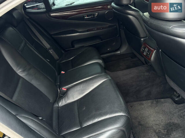 Черный Лексус ЛС, объемом двигателя 4.6 л и пробегом 175 тыс. км за 9900 $, фото 46 на Automoto.ua